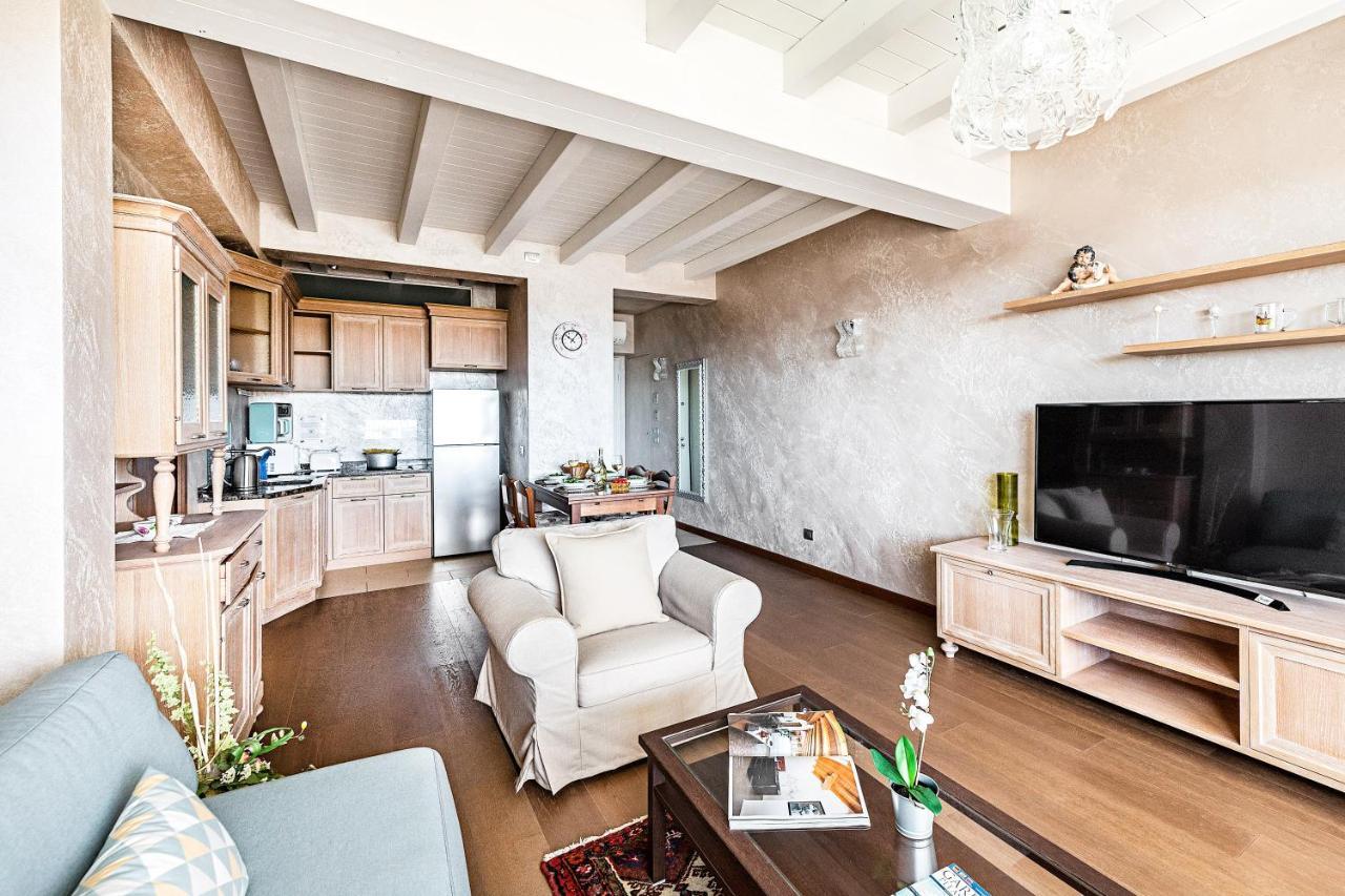Warda C11 Apartment By Wonderful Italy Desenzano del Garda Ngoại thất bức ảnh